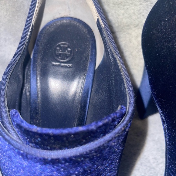 TORY BURCH BLUE VELVET CARLEY. EUC - Picture 6 of 7